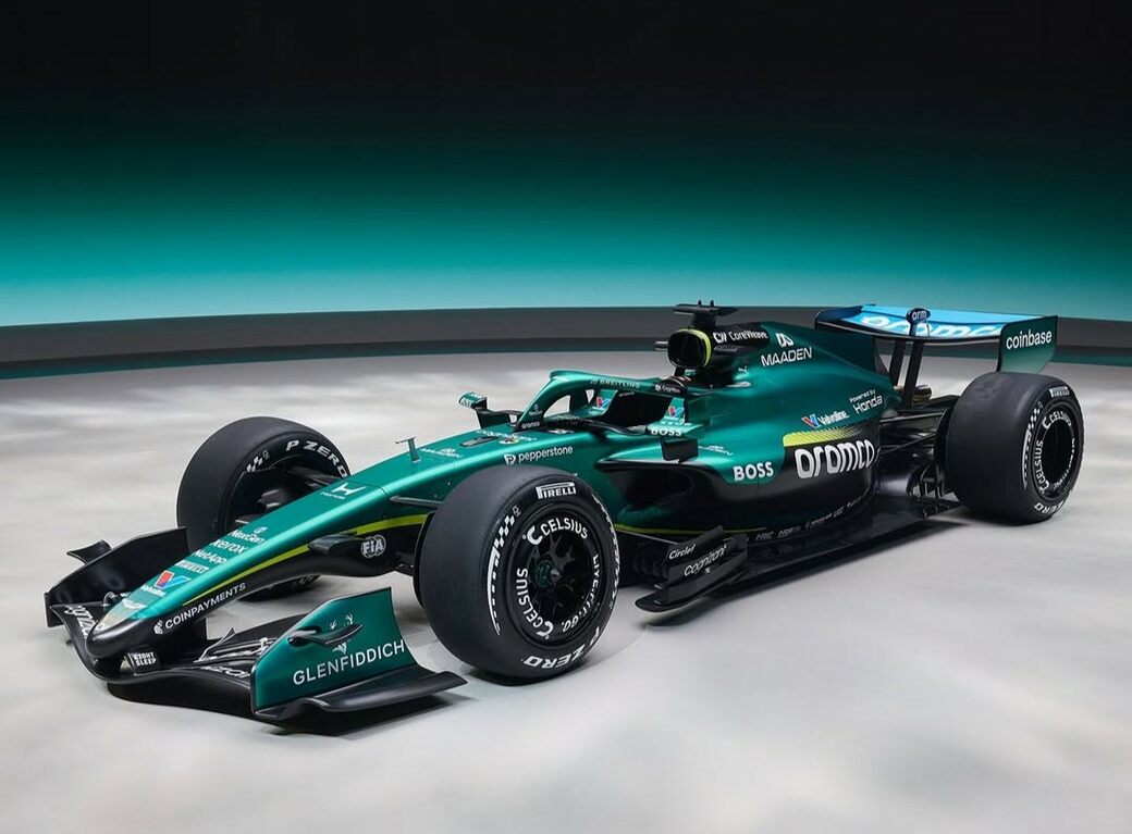 Aston Martin показала машину AMR26 для нового сезона Формулы 1